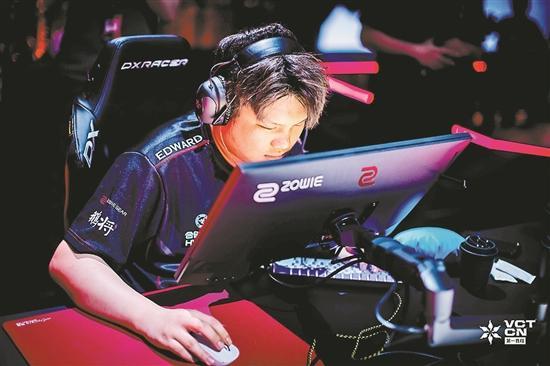 九游娱乐EDG斩获无畏契约全球赛事冠军首担助理教练的郭浩东——传递游戏理解让队员少走弯路